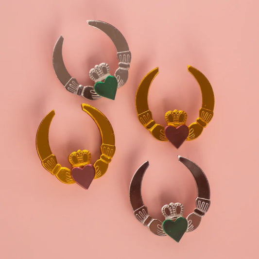Cuteryko's claddagh stud earrings