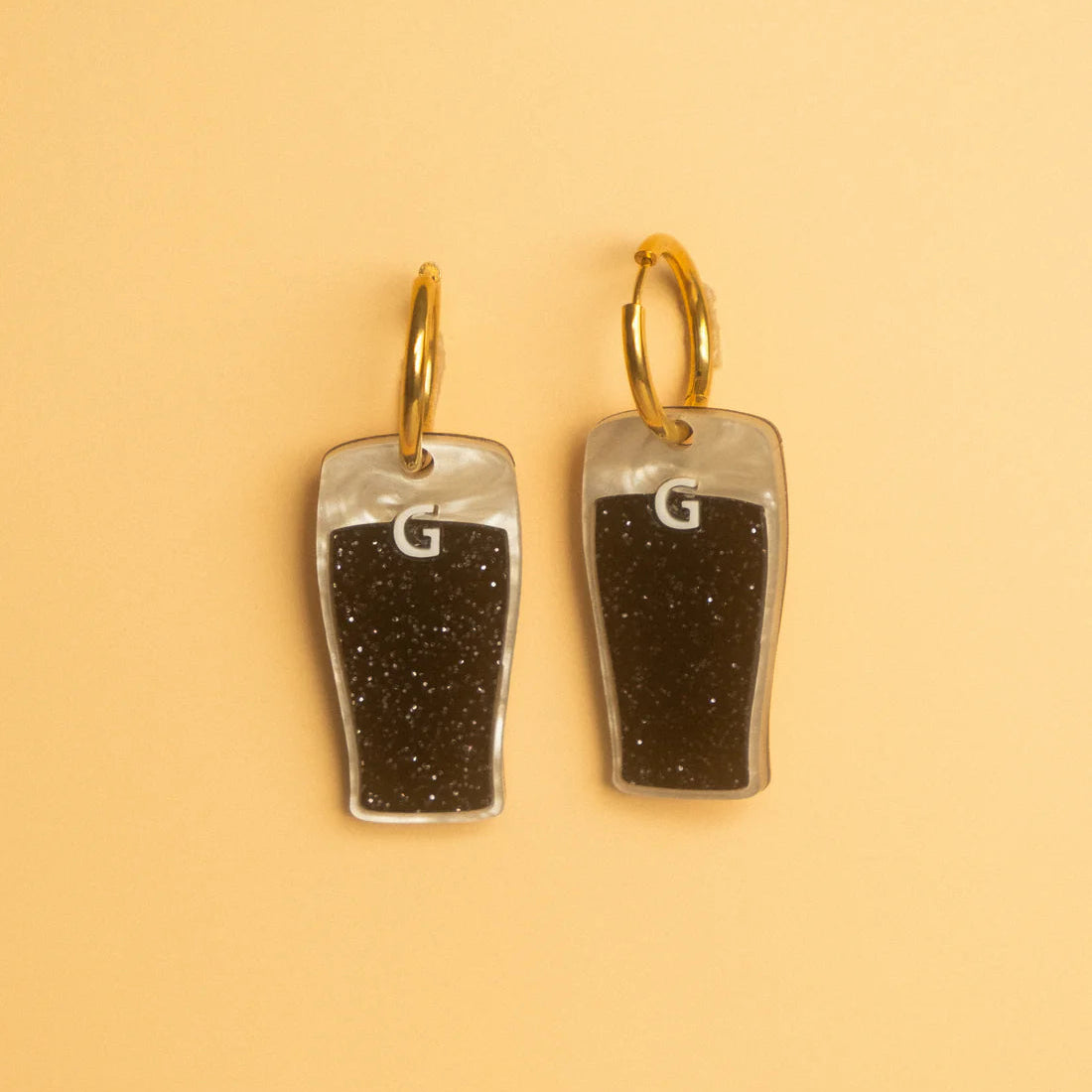  Split the G pendant on gold hoop earrings